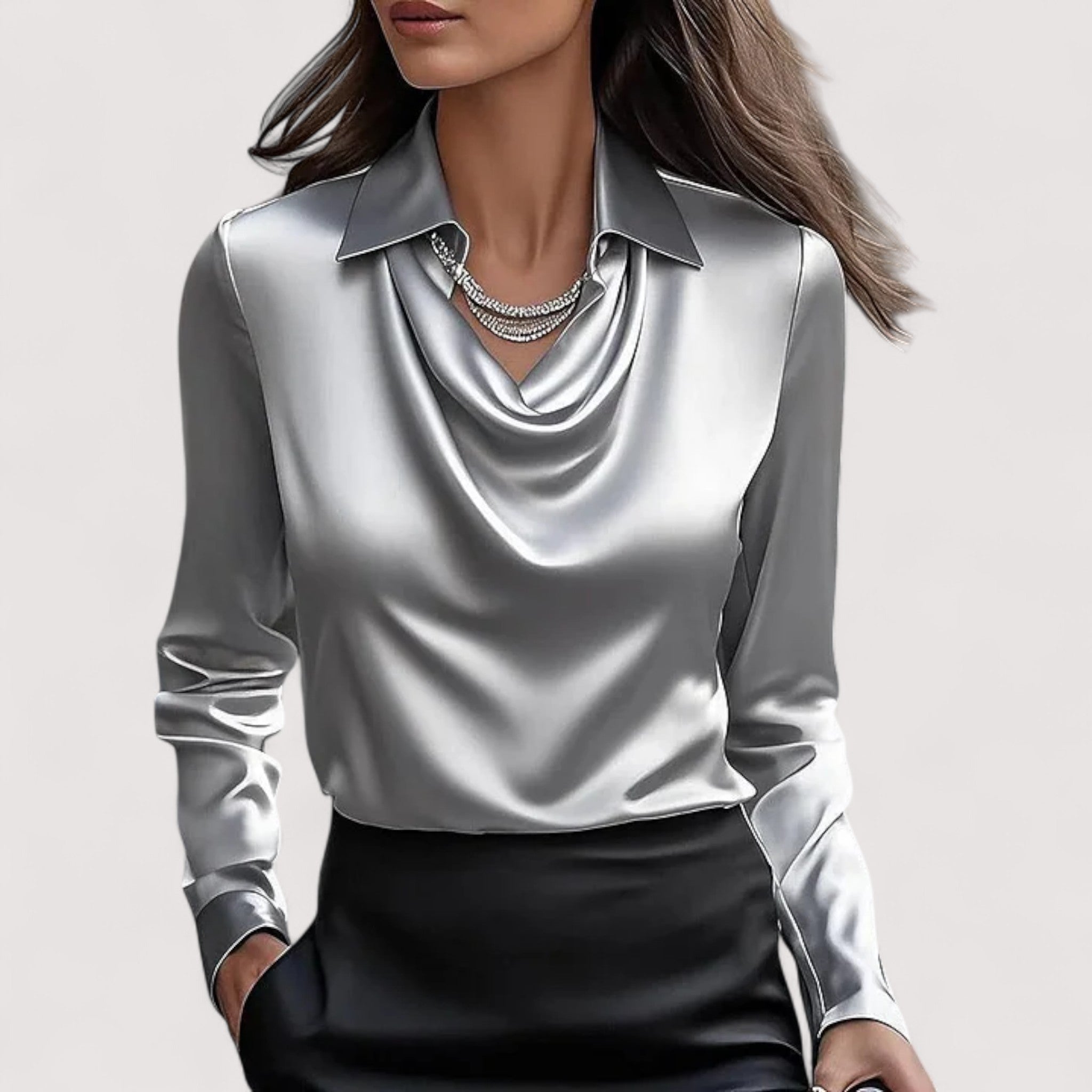 Ingeborg™ | Elegant satinbluse med V-hals